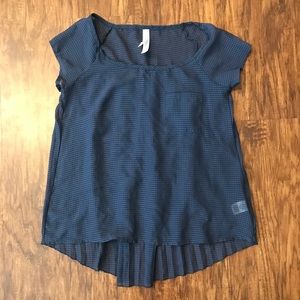 Cute flowy blouse in size XS